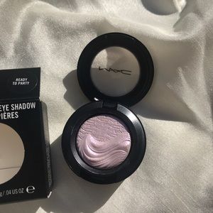MAC Extra Dimension Eye Shadow